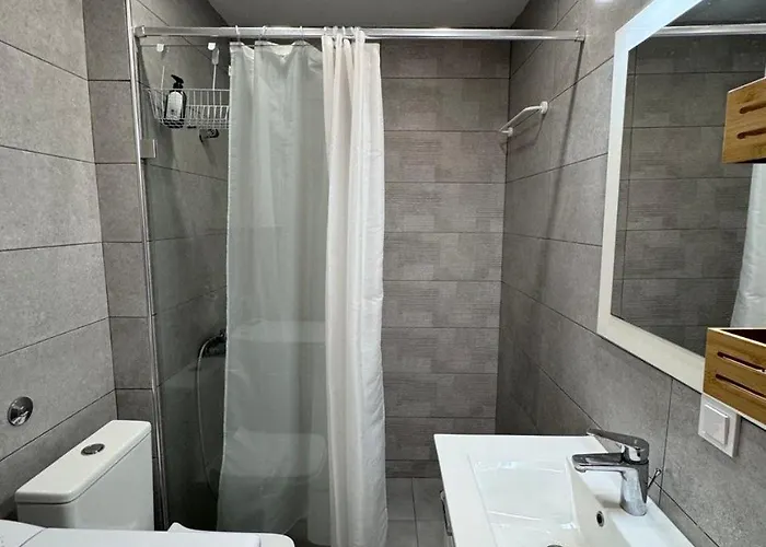 στην κοντά στην θάλασσα Peraía