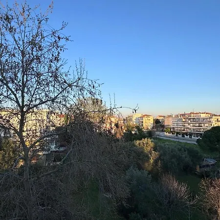 στην κοντά στην θάλασσα Peraía